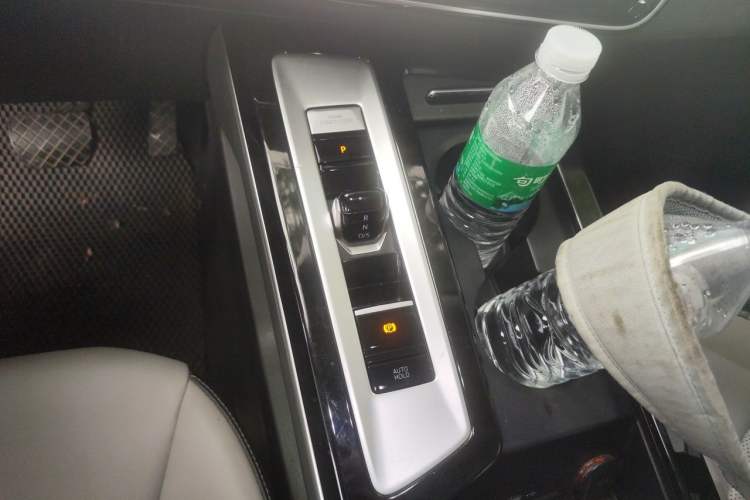 Used Volkswagen Tavendor 2023 330TSI Luxury Touring Edition Gear Lever