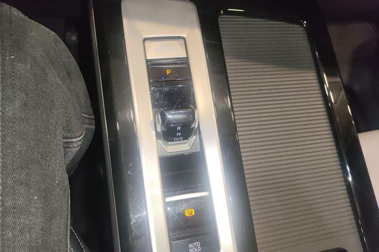 Used Volkswagen Tavendor 2023 330TSI Luxury Touring Edition Gear Lever