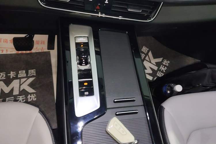 Used Volkswagen Tavendor 2023 330TSI Luxury Touring Edition Gear Lever