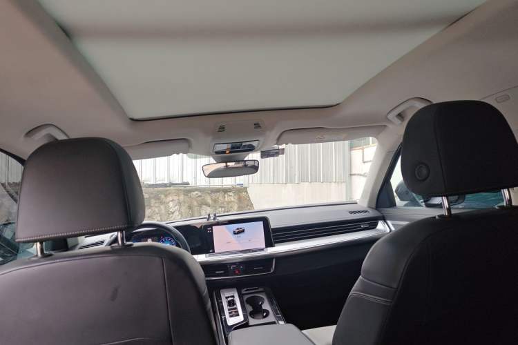 Used Volkswagen Tavendor 2023 330TSI Luxury Touring Edition Headliner