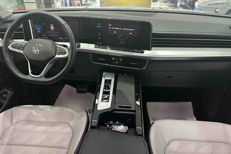 Used Volkswagen Tavendor 2023 330TSI Luxury Touring Edition Interior 1