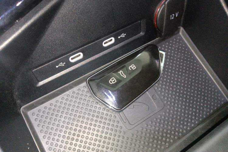 Used Volkswagen Tavendor 2023 380TSI All-Wheel Drive R-Line Journey Edition Interior 1