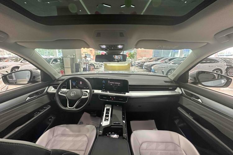 Used Volkswagen Tavendor 2023 330TSI Luxury Touring Edition Interior 2