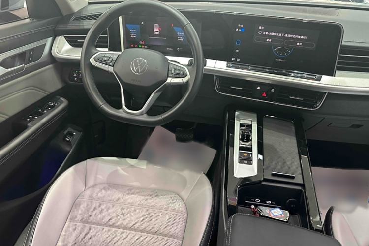 Used Volkswagen Tavendor 2023 330TSI Luxury Touring Edition Interior 3