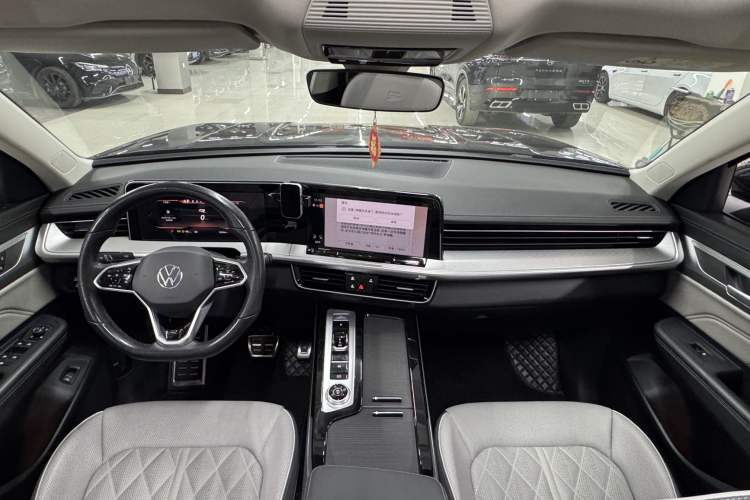 Used Volkswagen Tavendor 2023 380TSI Four-Wheel Drive R-Line Cruise Edition Interior 3