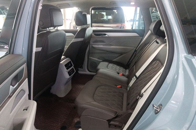 Used Volkswagen Tavendor 2023 380TSI All-Wheel Drive R-Line Journey Edition Interior 4