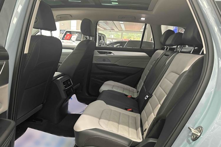 Used Volkswagen Tavendor 2023 330TSI Luxury Touring Edition Interior 5