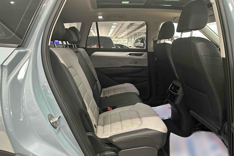 Used Volkswagen Tavendor 2023 330TSI Luxury Touring Edition Interior 8
