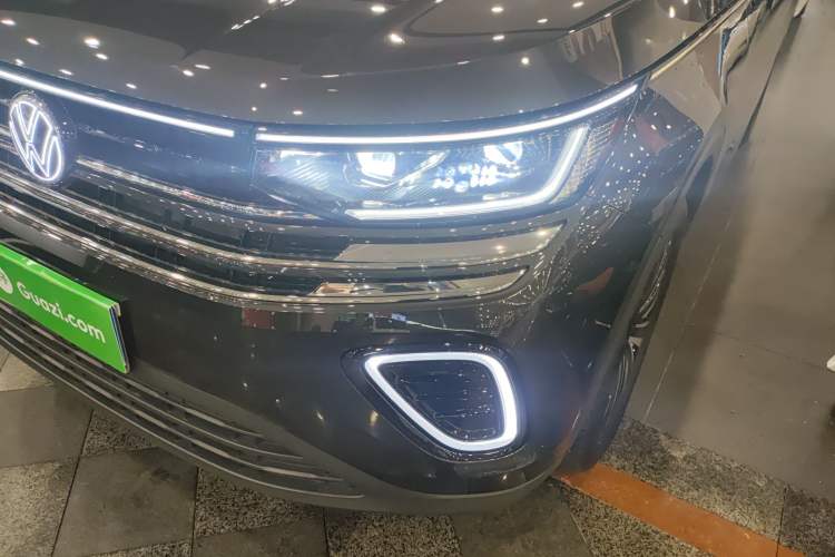 Used Volkswagen Tavendor 2023 330TSI Luxury Touring Edition Left Front Headlight
