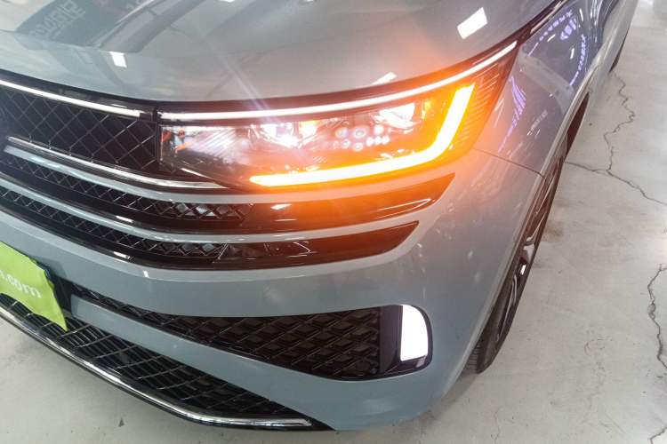 Used Volkswagen Tavendor 2023 380TSI All-Wheel Drive R-Line Journey Edition Left Front Headlight