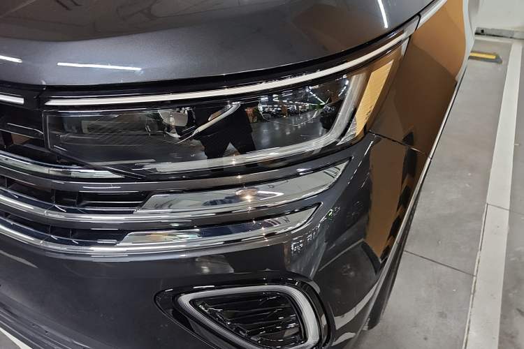 Used Volkswagen Tavendor 2023 330TSI Luxury Touring Edition Left Front Headlight