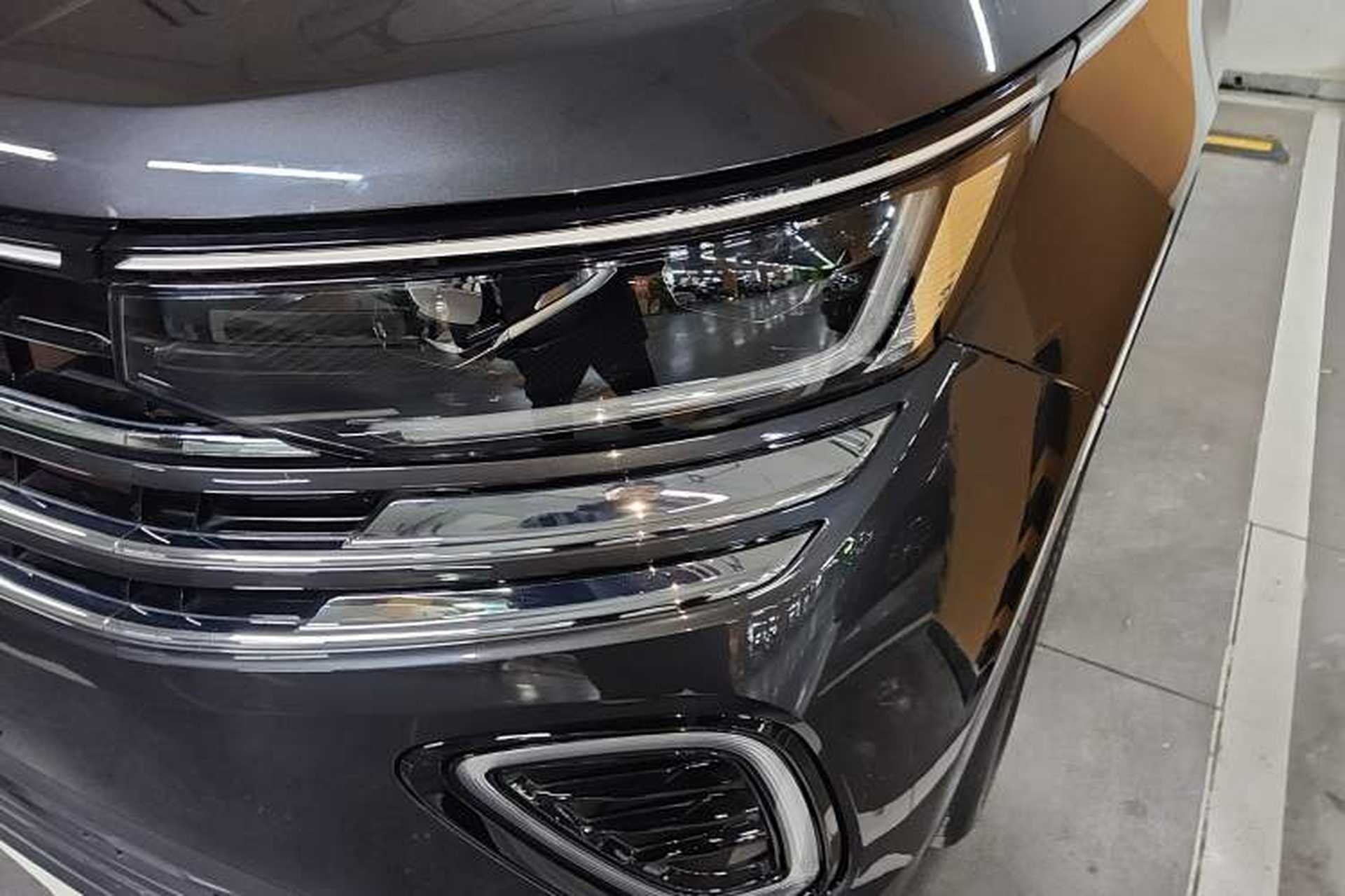 Used Volkswagen Tavendor 2023 330TSI Luxury Touring Edition Left Front Headlight