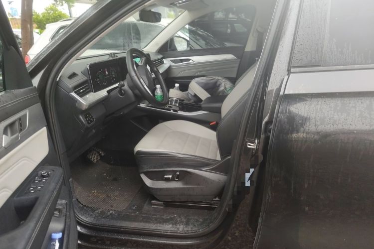 Used Volkswagen Tavendor 2023 330TSI Luxury Touring Edition Left Front Seat
