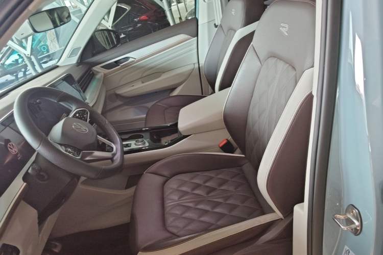 Used Volkswagen Tavendor 2023 380TSI All-Wheel Drive R-Line Journey Edition Left Front Seat