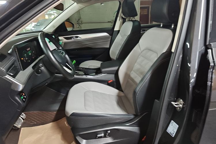 Used Volkswagen Tavendor 2023 330TSI Luxury Touring Edition Left Front Seat