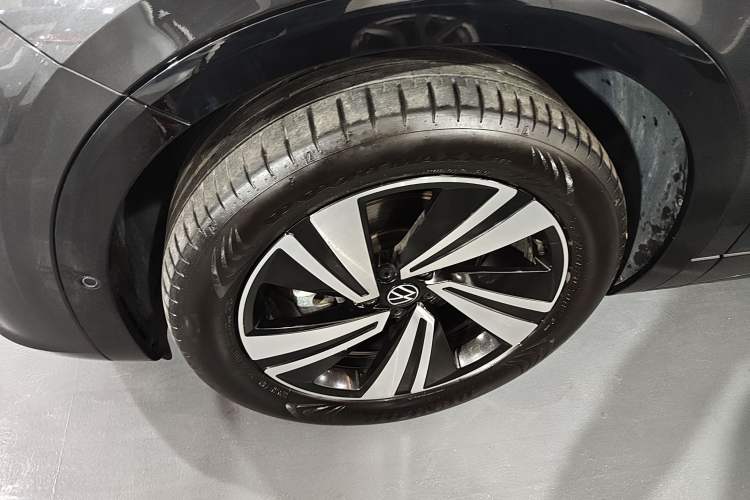 Used Volkswagen Tavendor 2023 380TSI Four-Wheel Drive R-Line Cruise Edition Left Front Wheel Hub
