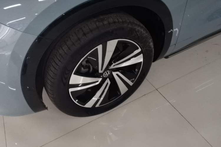 Used Volkswagen Tavendor 2023 380TSI Four-Wheel Drive R-Line Cruise Edition Left Front Wheel Hub