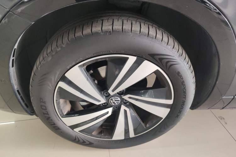 Used Volkswagen Tavendor 2023 380TSI Four-Wheel Drive R-Line Cruise Edition Left Front Wheel Hub