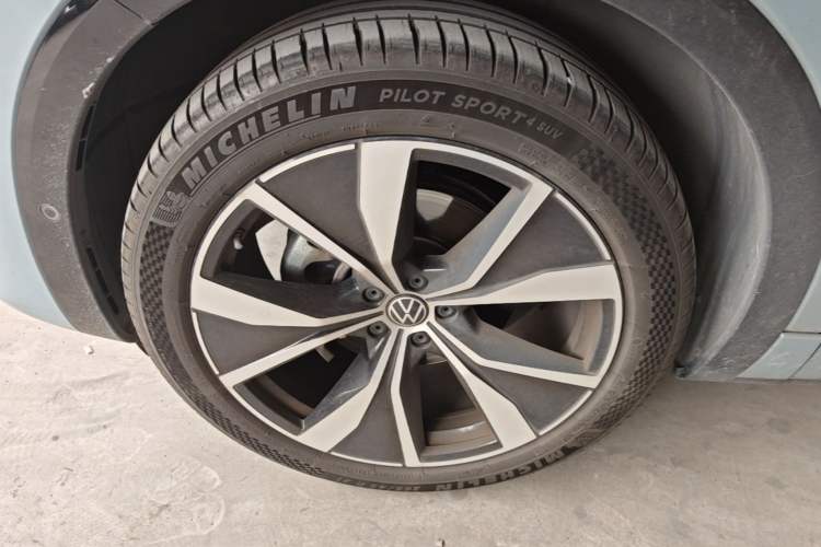 Used Volkswagen Tavendor 2023 380TSI All-Wheel Drive R-Line Journey Edition Left Front Wheel Hub