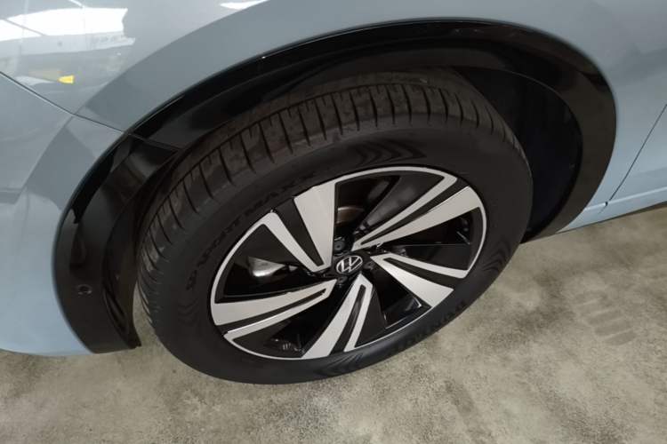Used Volkswagen Tavendor 2023 380TSI Four-Wheel Drive R-Line Cruise Edition Left Front Wheel Hub