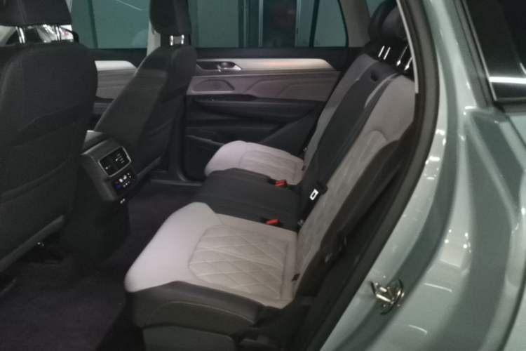 Used Volkswagen Tavendor 2023 380TSI Four-Wheel Drive R-Line Cruise Edition Left Rear Seat