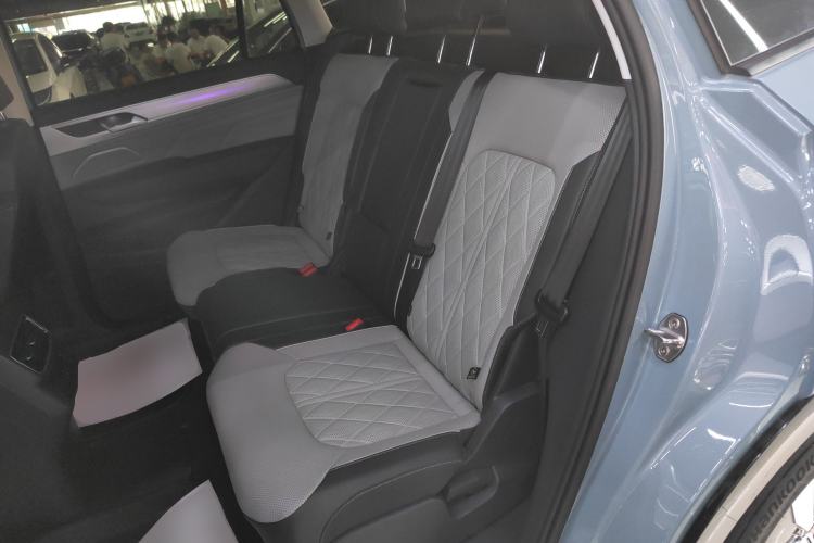 Used Volkswagen Tavendor 2023 380TSI Four-Wheel Drive R-Line First Edition Left Rear Seat