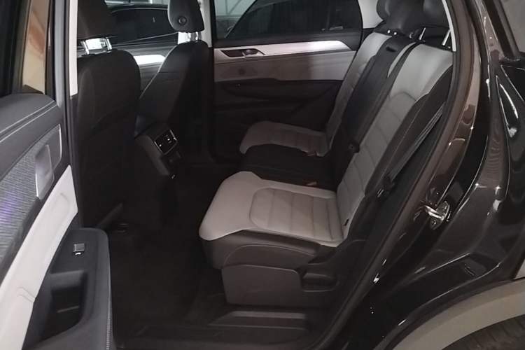 Used Volkswagen Tavendor 2023 330TSI Luxury Touring Edition Left Rear Seat