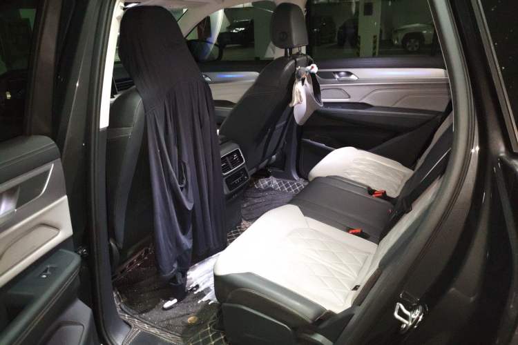 Used Volkswagen Tavendor 2023 380TSI Four-Wheel Drive R-Line First Edition Left Rear Seat