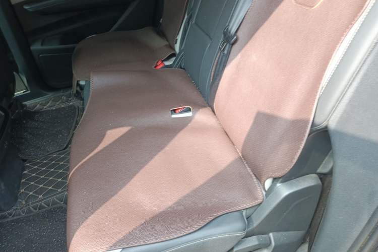 Used Volkswagen Tavendor 2023 330TSI Luxury Touring Edition Left Rear Seat