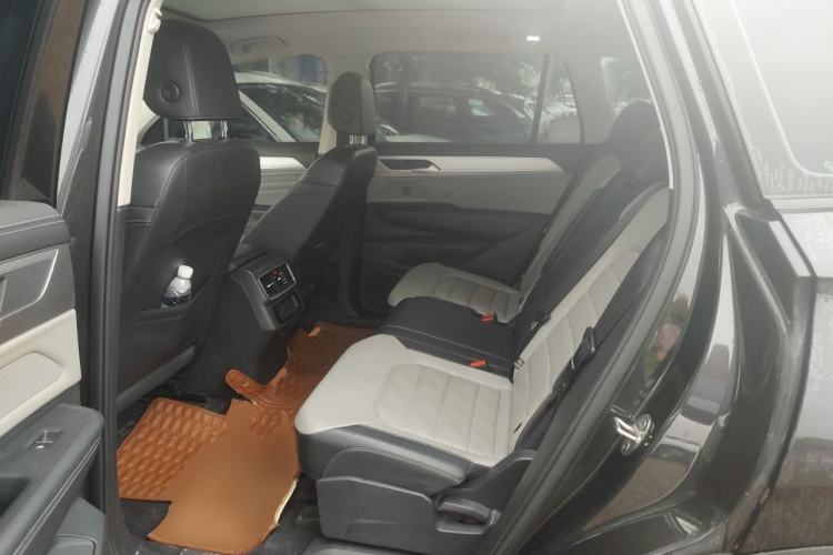 Used Volkswagen Tavendor 2023 330TSI Luxury Touring Edition Left Rear Seat