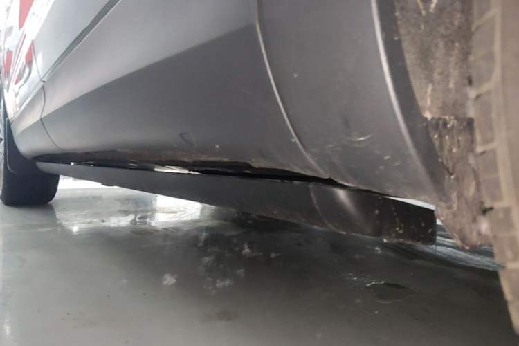 Used Volkswagen Tavendor 2023 330TSI Luxury Touring Edition Left Side Sill