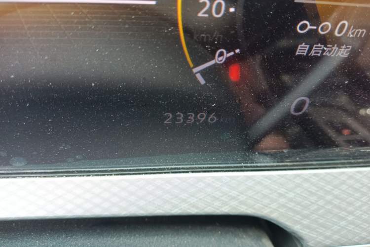 Used Volkswagen Tavendor 2023 330TSI Luxury Touring Edition Odometer Close Up