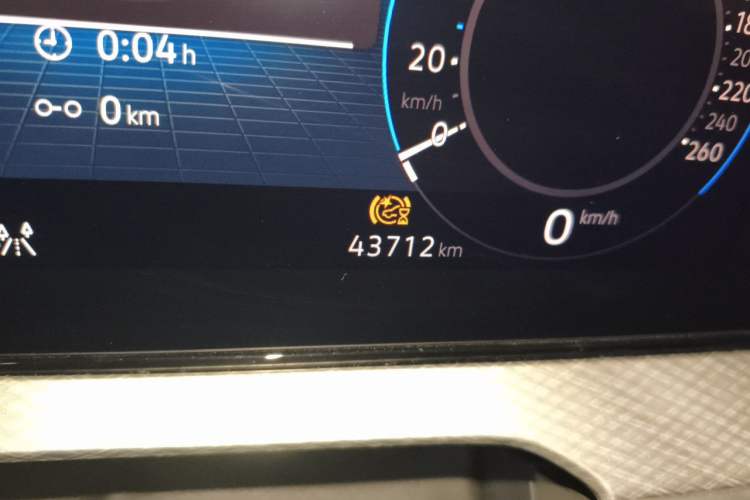 Used Volkswagen Tavendor 2023 380TSI Four-Wheel Drive R-Line First Edition Odometer Close Up