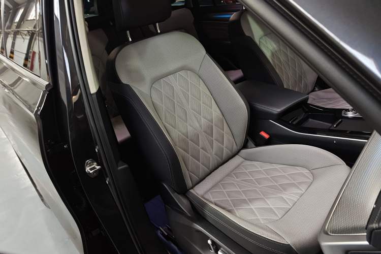 Used Volkswagen Tavendor 2023 380TSI Four-Wheel Drive R-Line Cruise Edition Right Front Seat