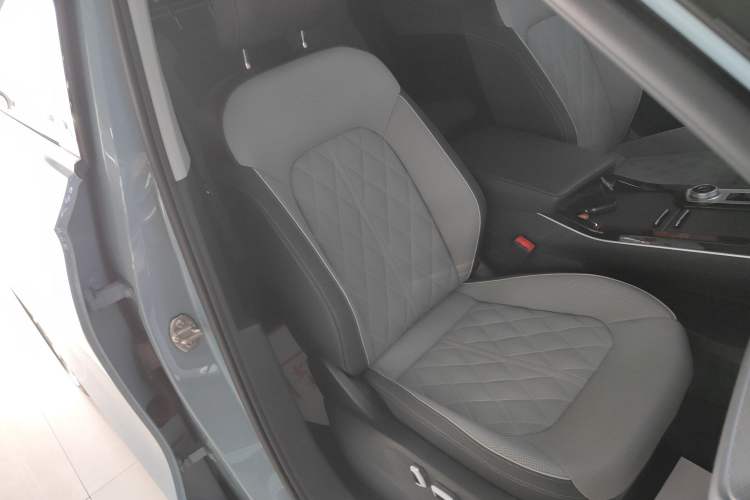 Used Volkswagen Tavendor 2023 380TSI Four-Wheel Drive R-Line First Edition Right Front Seat