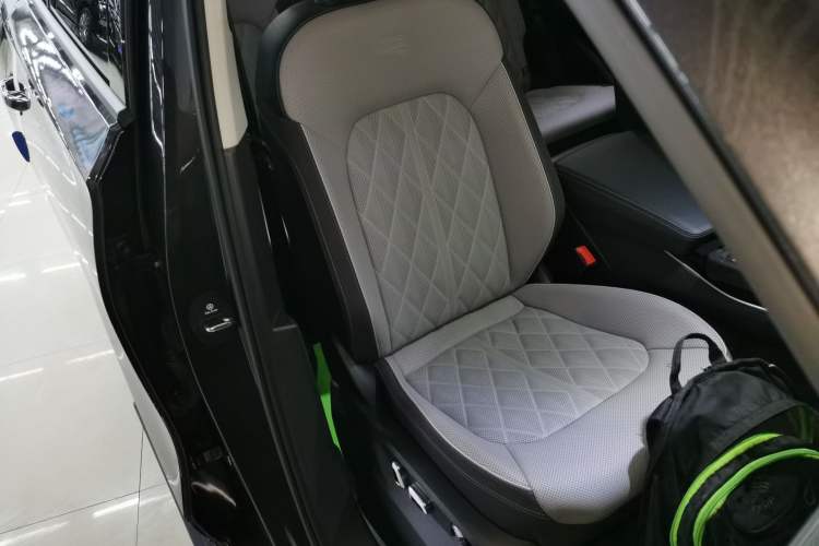 Used Volkswagen Tavendor 2023 380TSI Four-Wheel Drive R-Line Cruise Edition Right Front Seat