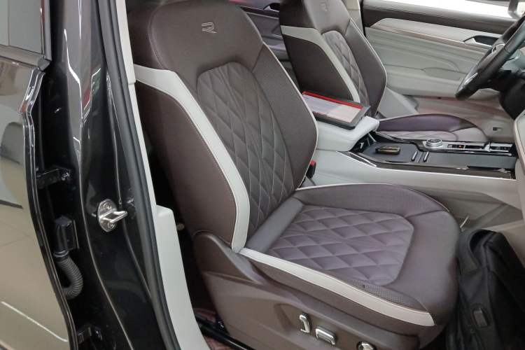 Used Volkswagen Tavendor 2023 380TSI Four-Wheel Drive R-Line Cruise Edition Right Front Seat