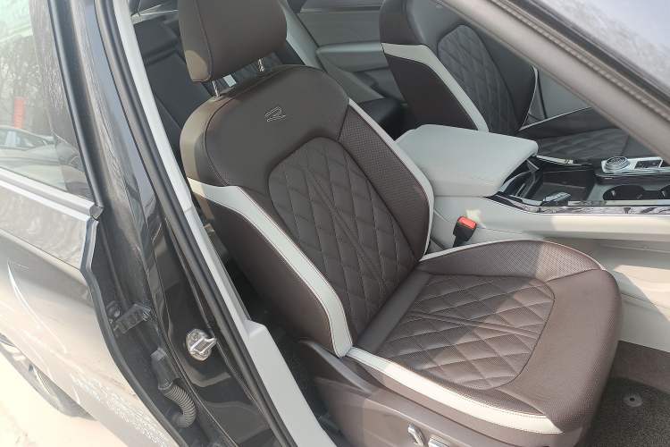 Used Volkswagen Tavendor 2023 380TSI Four-Wheel Drive R-Line Cruise Edition Right Front Seat