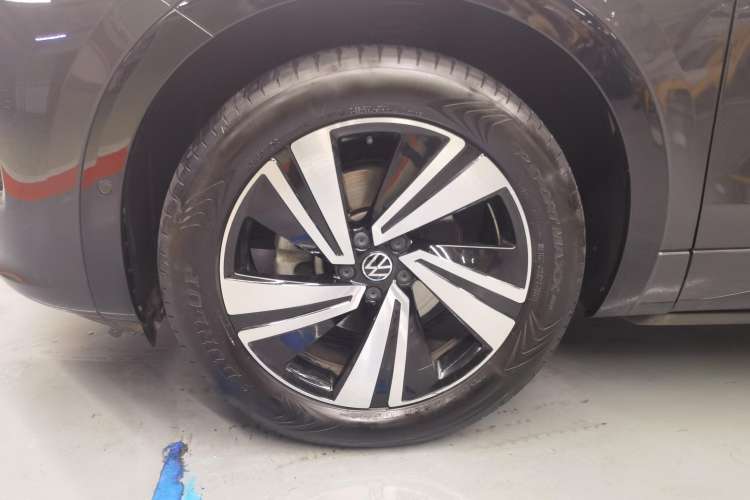 Used Volkswagen Tavendor 2023 380TSI Four-Wheel Drive R-Line Cruise Edition Right Front Wheel Hub