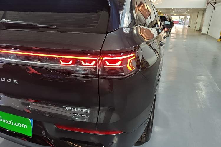 Used Volkswagen Tavendor 2023 380TSI Four-Wheel Drive R-Line Cruise Edition Right Rear Taillight