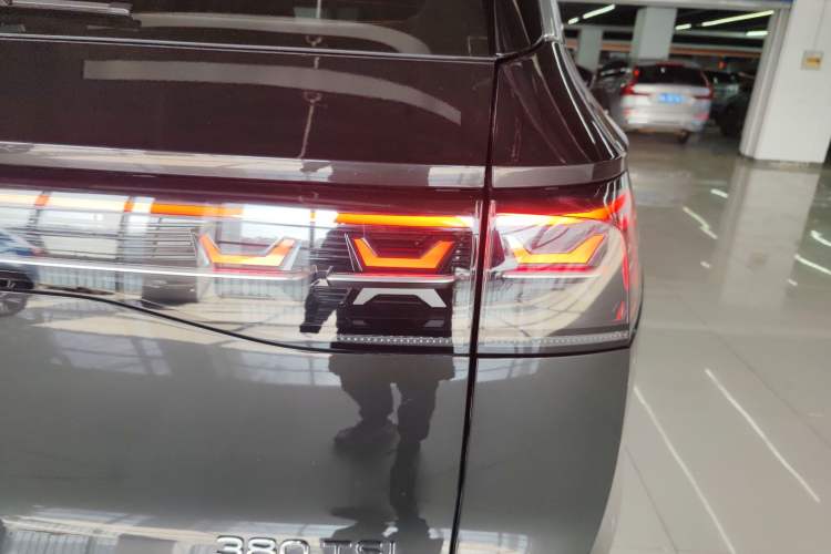 Used Volkswagen Tavendor 2023 380TSI Four-Wheel Drive R-Line Cruise Edition Right Rear Taillight