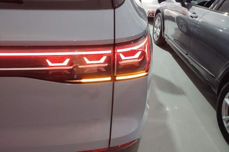 Used Volkswagen Tavendor 2023 330TSI Luxury Touring Edition Right Rear Taillight