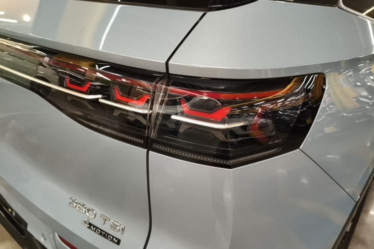 Used Volkswagen Tavendor 2023 380TSI Four-Wheel Drive R-Line Cruise Edition Right Rear Taillight