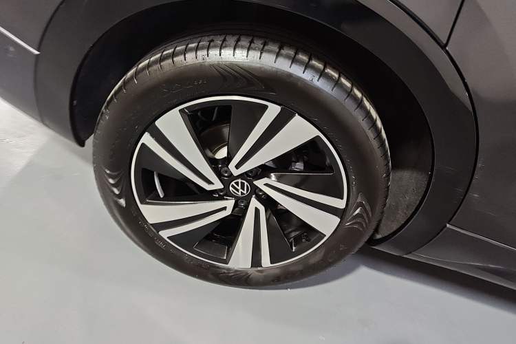 Used Volkswagen Tavendor 2023 380TSI Four-Wheel Drive R-Line Cruise Edition Right Rear Wheel Hub