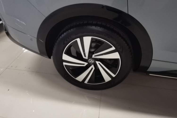 Used Volkswagen Tavendor 2023 380TSI Four-Wheel Drive R-Line Cruise Edition Right Rear Wheel Hub