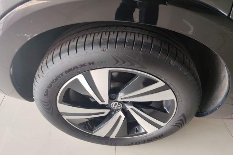 Used Volkswagen Tavendor 2023 380TSI Four-Wheel Drive R-Line Cruise Edition Right Rear Wheel Hub