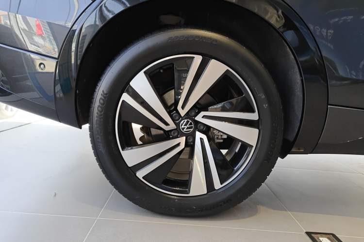 Used Volkswagen Tavendor 2023 380TSI Four-Wheel Drive R-Line Cruise Edition Right Rear Wheel Hub