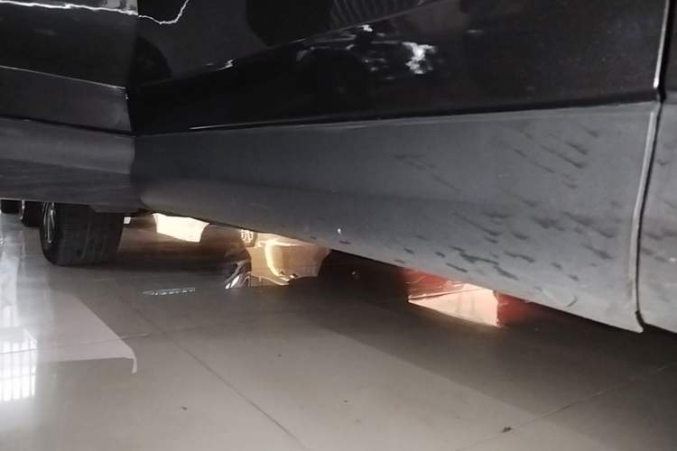Used Volkswagen Tavendor 2023 330TSI Luxury Touring Edition Right Side Sill