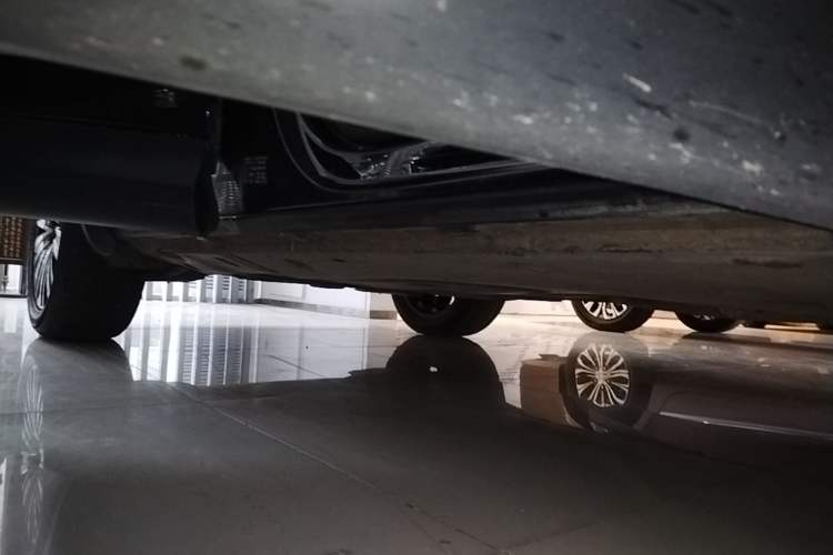 Used Volkswagen Tavendor 2023 330TSI Luxury Touring Edition Right Side Sill