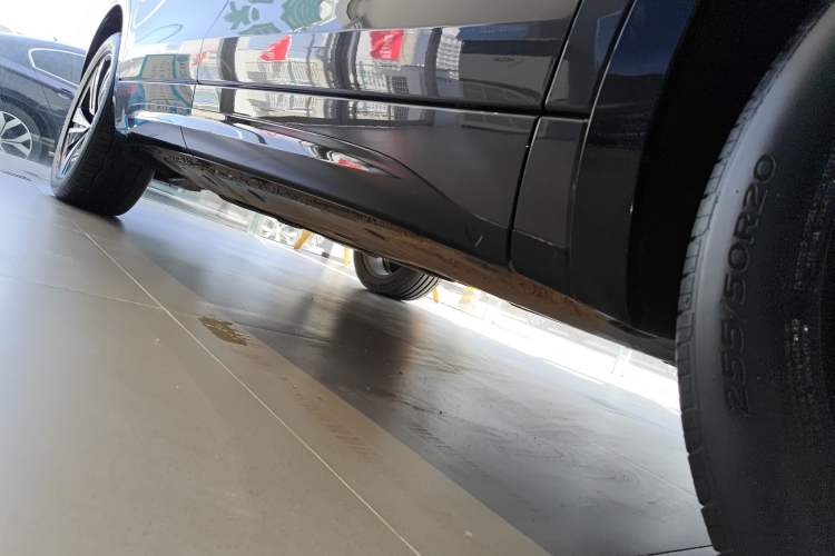 Used Volkswagen Tavendor 2023 380TSI Four-Wheel Drive R-Line Cruise Edition Right Side Sill